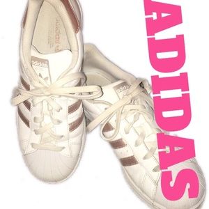 Adidas Superstar Size 7 Gold WITH BOX 👟💕